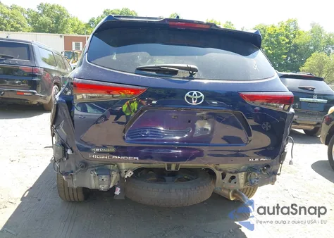 2022 Toyota Highlander Xle z USA, uszkodzony, nr VIN 5TDHZRBH2NS597527